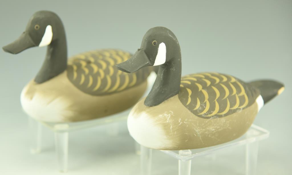 Lot 3487A - Pair of Capt. Roger Urie Rock Hall MD miniature Canada Geese signed