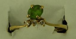 Lot 1615 - 18k gold ring with green and clear stones: weight of 1.3 dwt