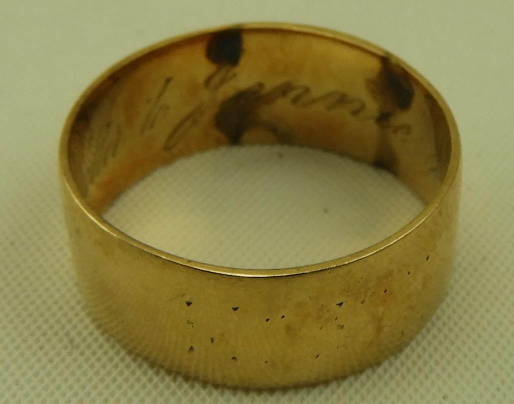 Lot 1618 - 14k wedding band: weight of 3.4 dwt