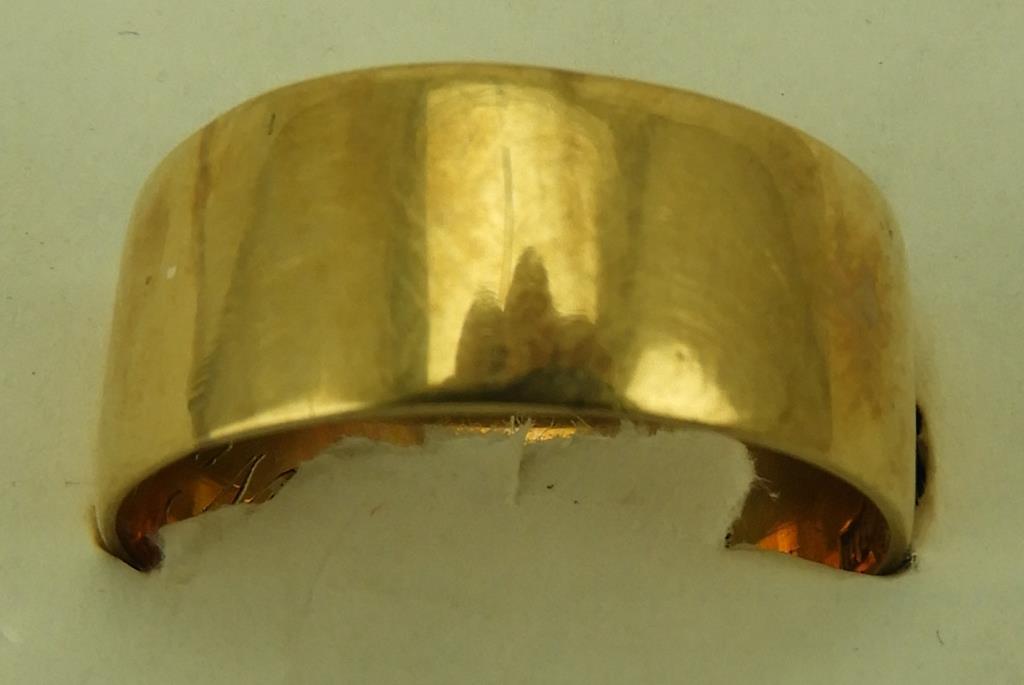 Lot 1618 - 14k wedding band: weight of 3.4 dwt