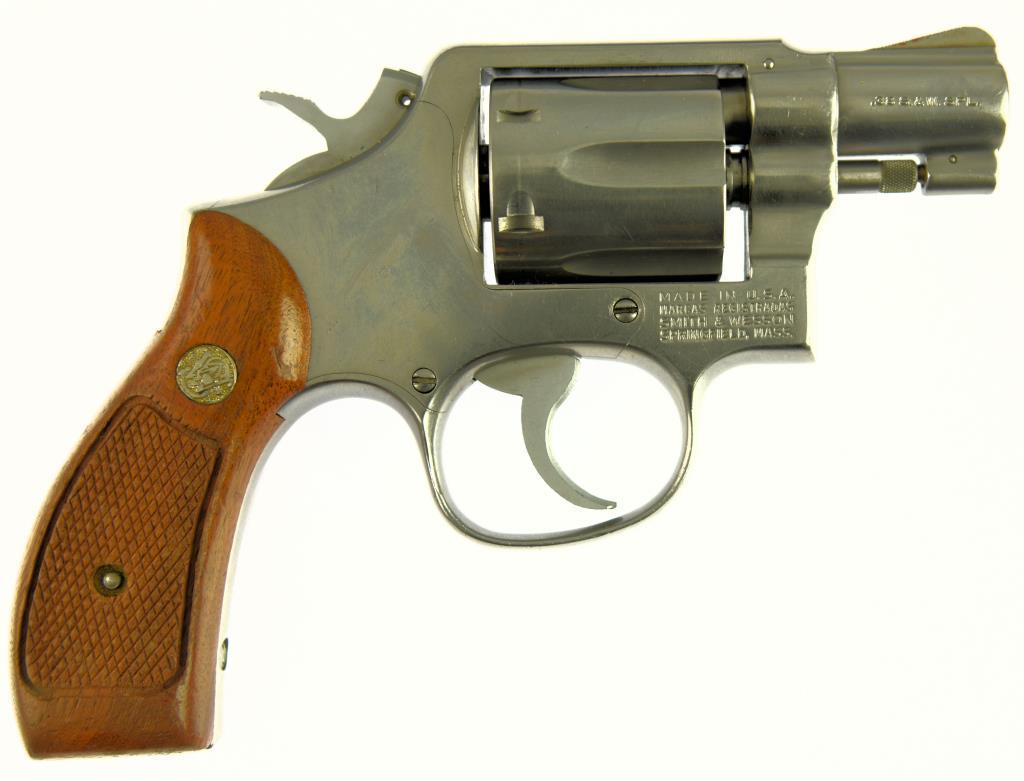 SMITH & WESSON 64-2 Double Action Revolver