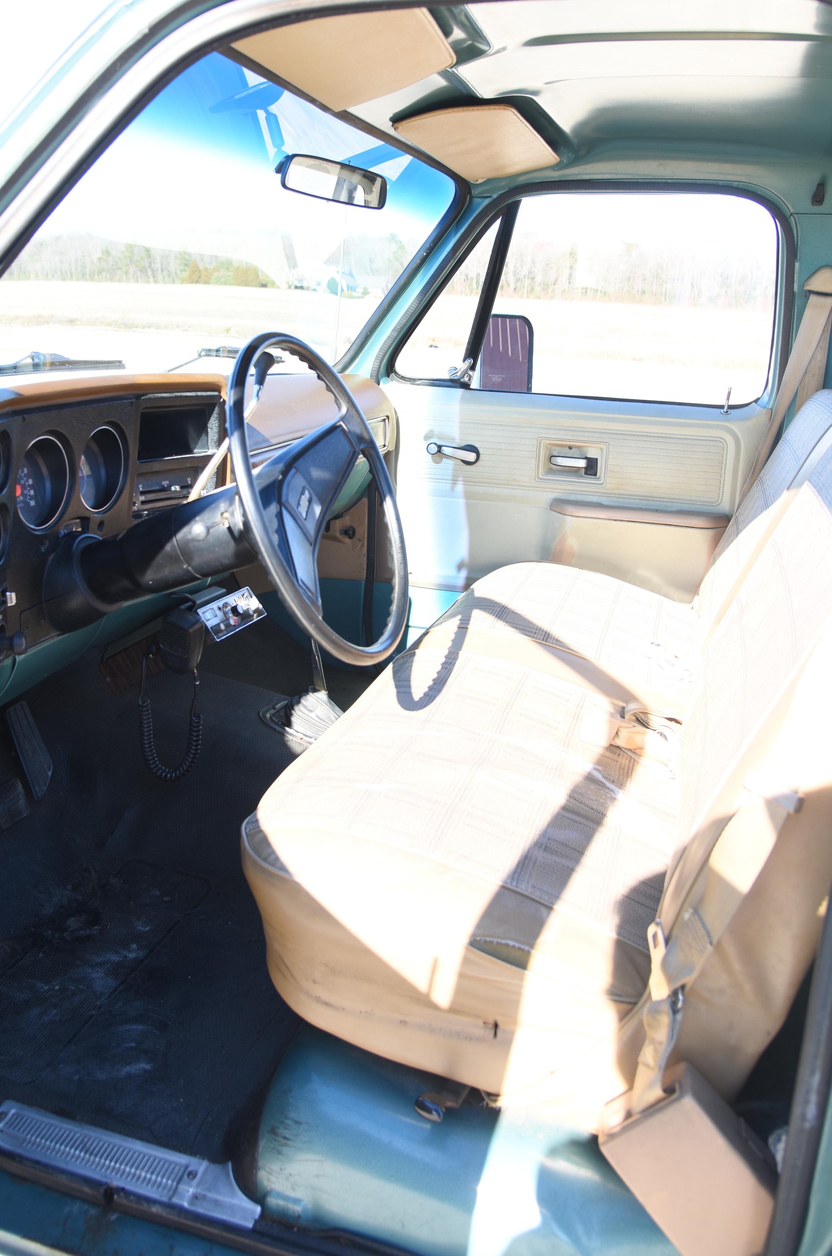 Low mileage 1977 Chevrolet Custom Deluxe C10 4x4, Chevy 350 gas motor, automatic trans,