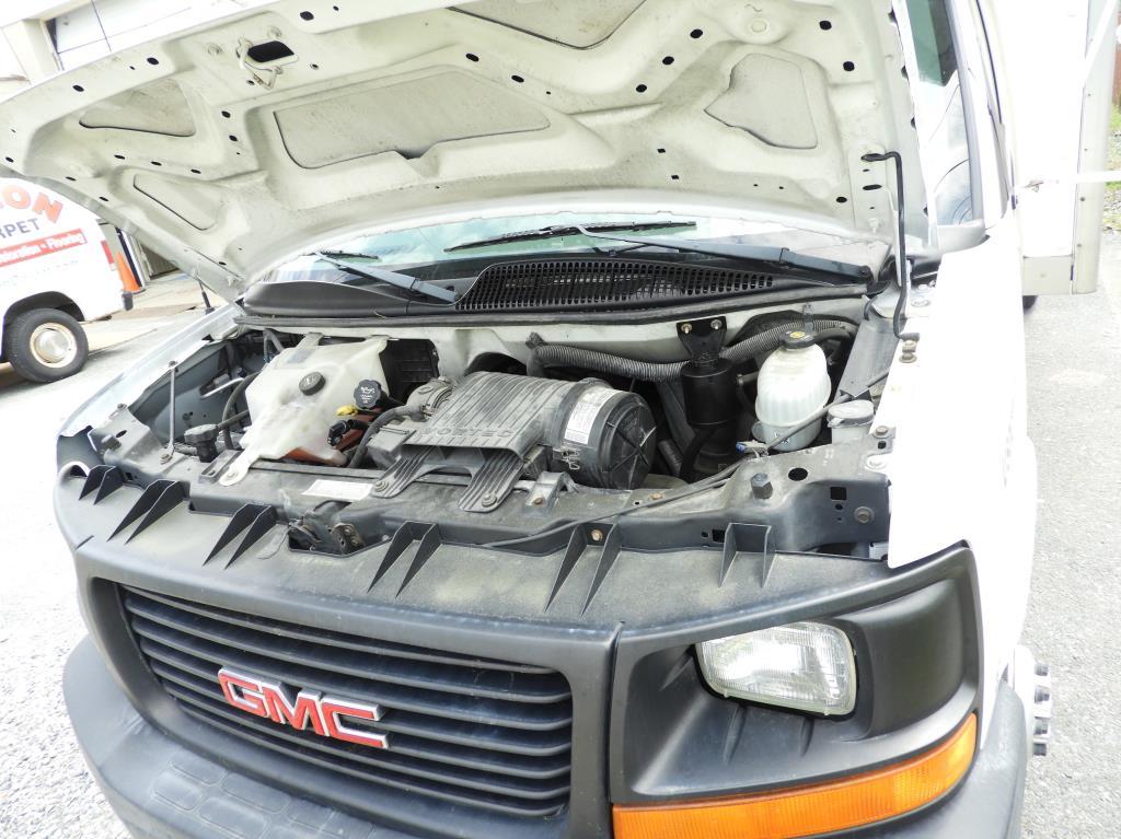 Lot # 4685 - 2005 GMC Box Truck. Vortec V8 6.0L Gas Engine. Bay Bridge Mfg Inc 15’ L Body x 8’W