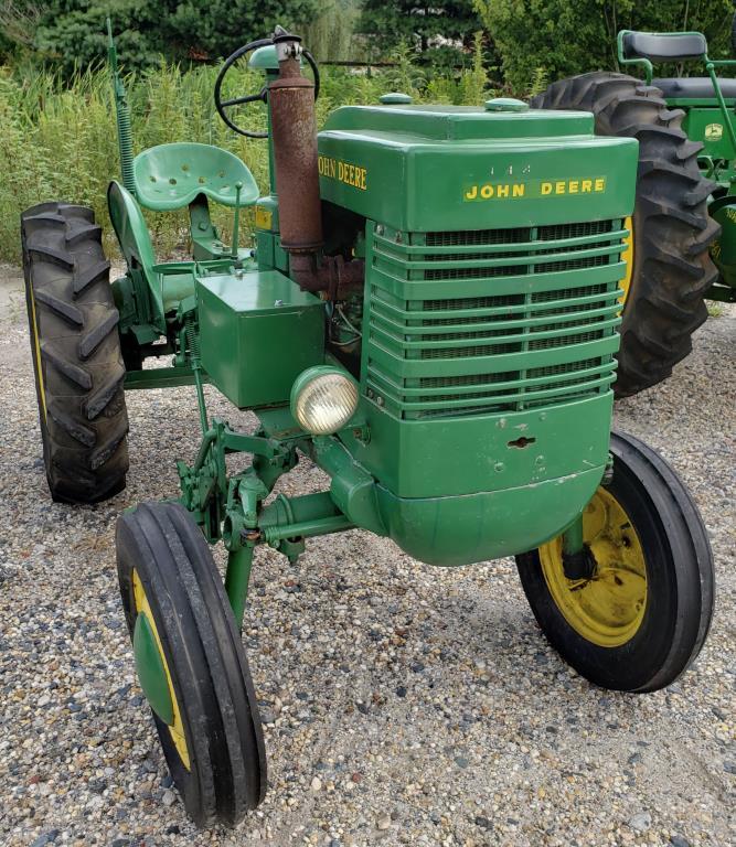 Late 1940's John Deere Mdl "L" Tractor Features headlight, Electric Start, Has a full set of