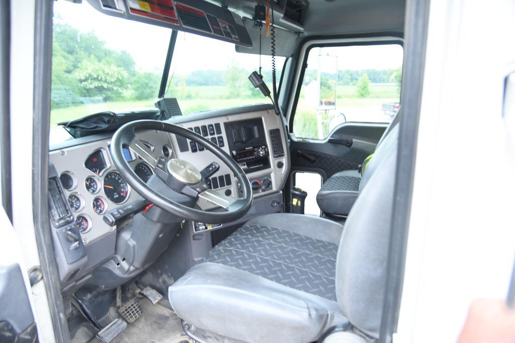 Lot #6 - 2017 Mack Granite GU713, Mack MP8-425 HP 12.8L Diesel SN# 133,473 w/ Maxitourque 8 speed