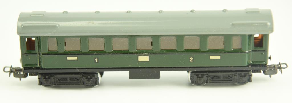 Lot #14 - (5) Marklin vintage metal passenger cars all in original boxes: model 346/2 Dining Car,