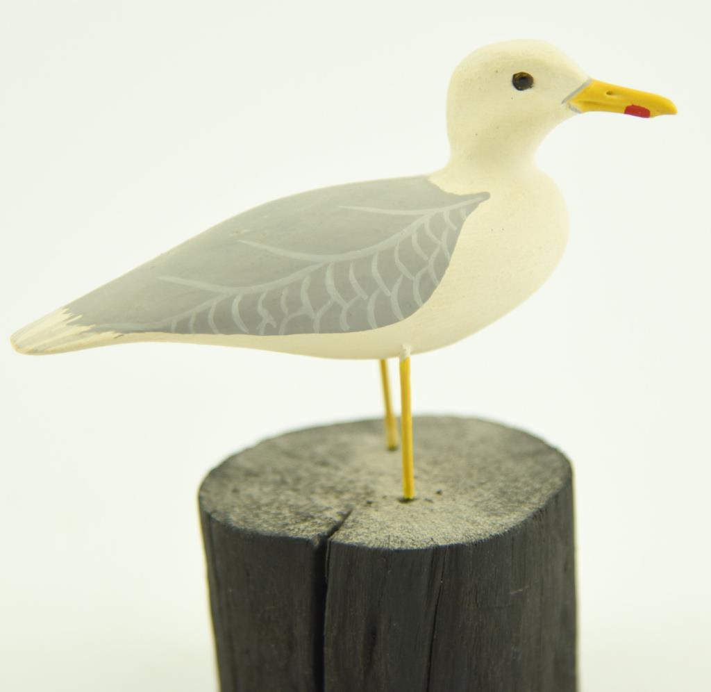 Lot #368 - Paul Nock, Salisbury, MD 1976 miniature carved Seagull on driftwood signed and dated