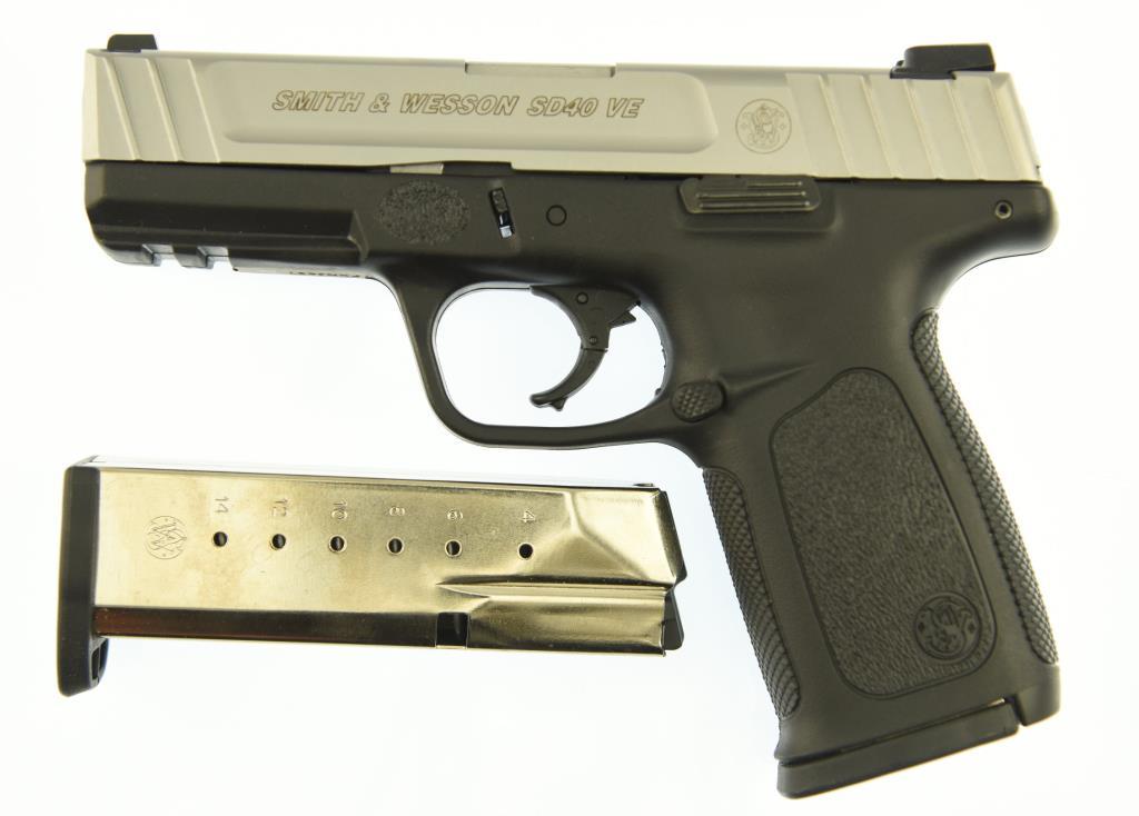 Lot #1745 - Smith & Wesson SD40VE Semi Auto Pistol SN# FNX2697 .40 S&W