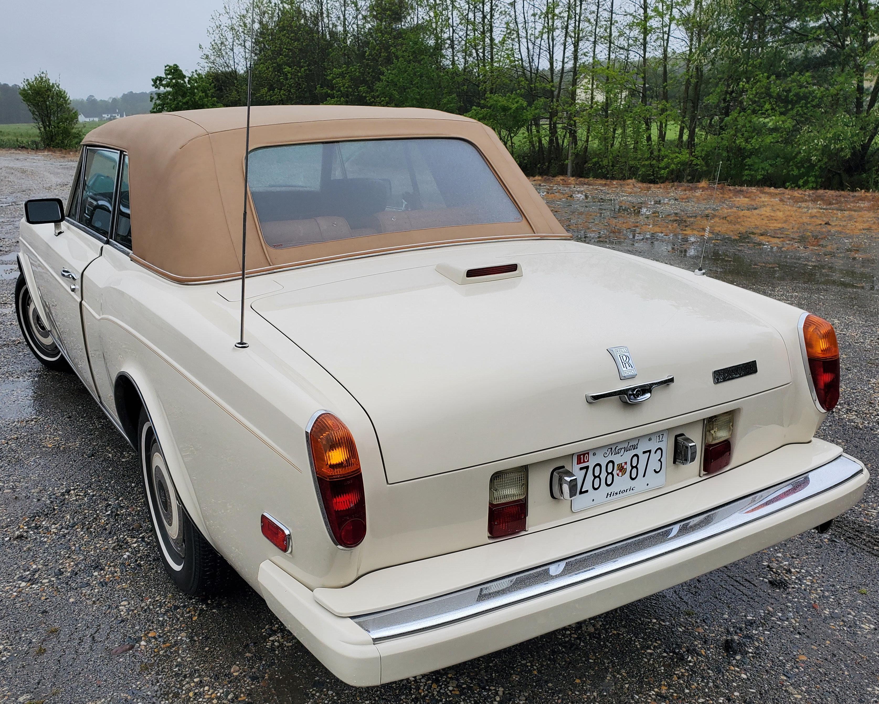 1989 Rolls Royce Continental Corniche II two door convertible. 6.8L V8 OHV 16V RWD Engine.