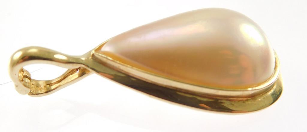 Lot #3: 14k yellow gold ladies’ enhancer , containing a bezel set pear shape Mabe' pearl