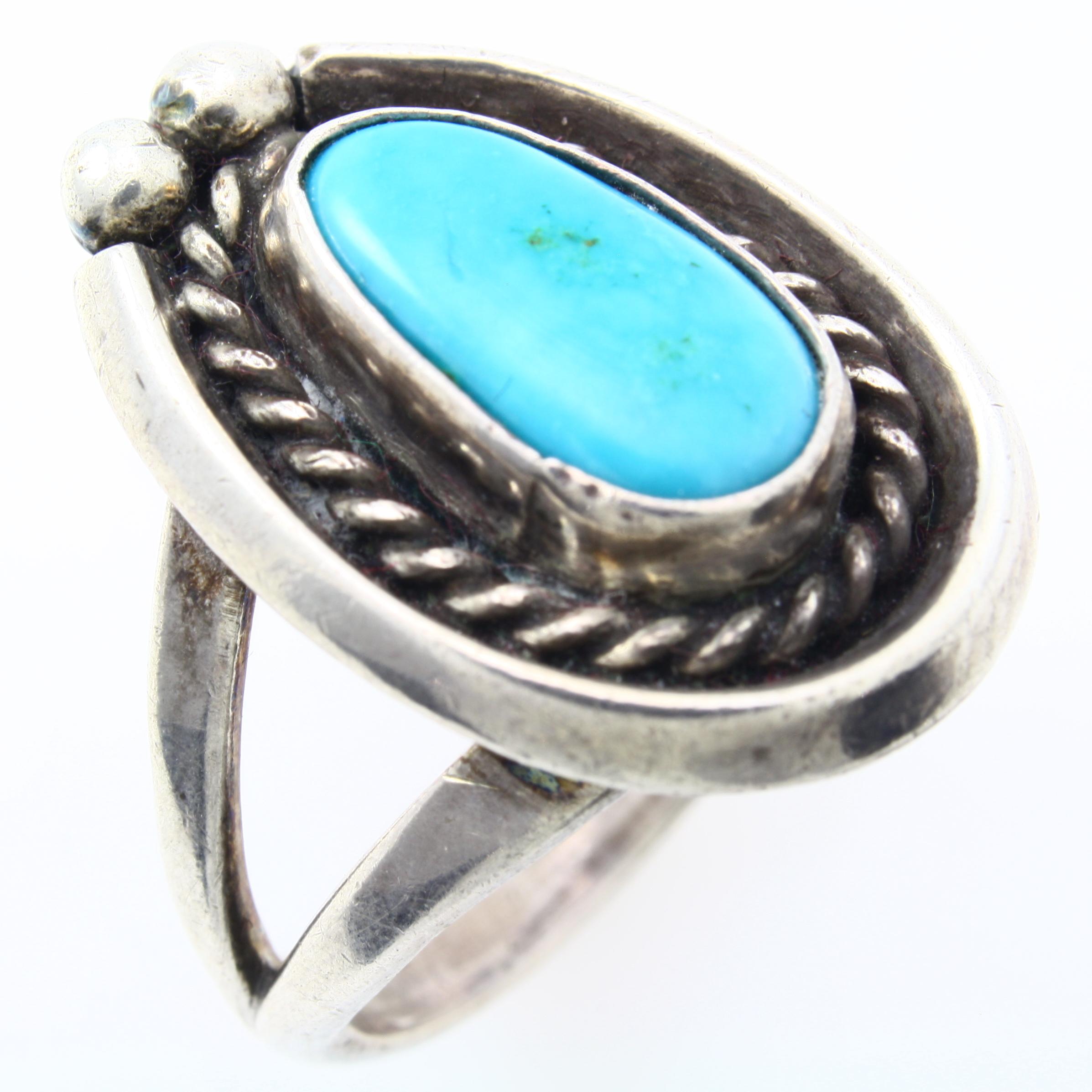 Estate Native American sterling silver turquoise ring