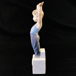 Estate Lladro #7514 "Olympic Champion!" porcelain figurine with original box