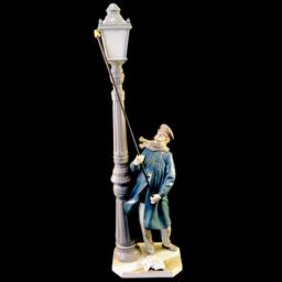 Estate Lladro #5205 "The Lamplighter" porcelain figurine with original box