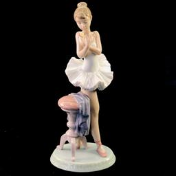 Estate Lladro #7641 "For a Perfect Performance" porcelain figurine with original box