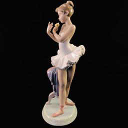 Estate Lladro #7641 "For a Perfect Performance" porcelain figurine with original box
