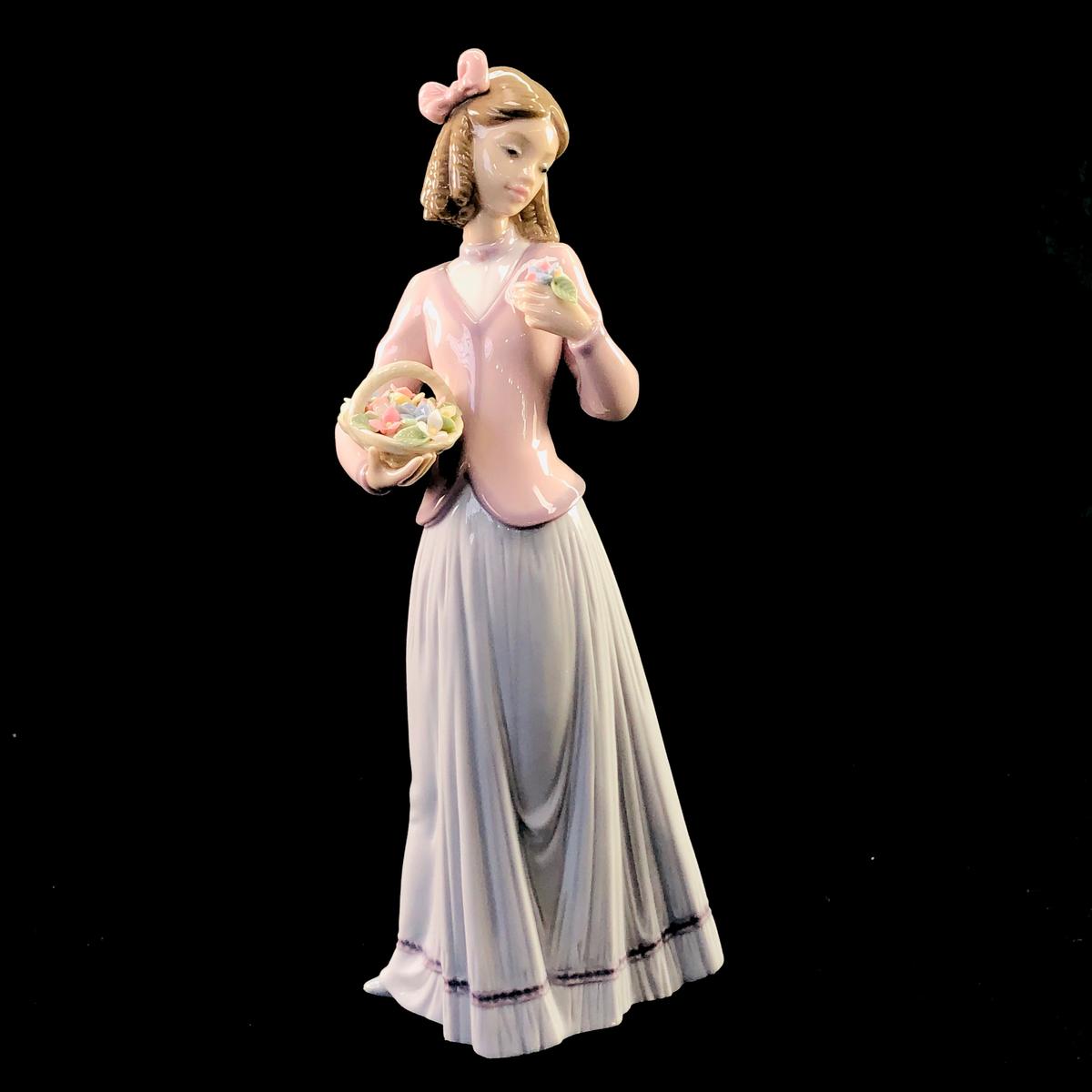 Estate Lladro #7644 "Innocence in Bloom" porcelain figurine with original box