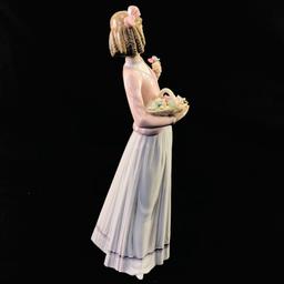 Estate Lladro #7644 "Innocence in Bloom" porcelain figurine with original box