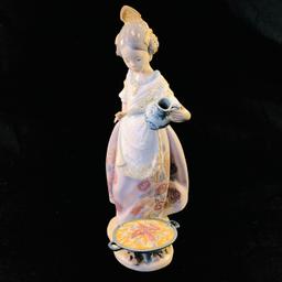 Estate Lladro #5254 "Making Paella" porcelain figurine with original box