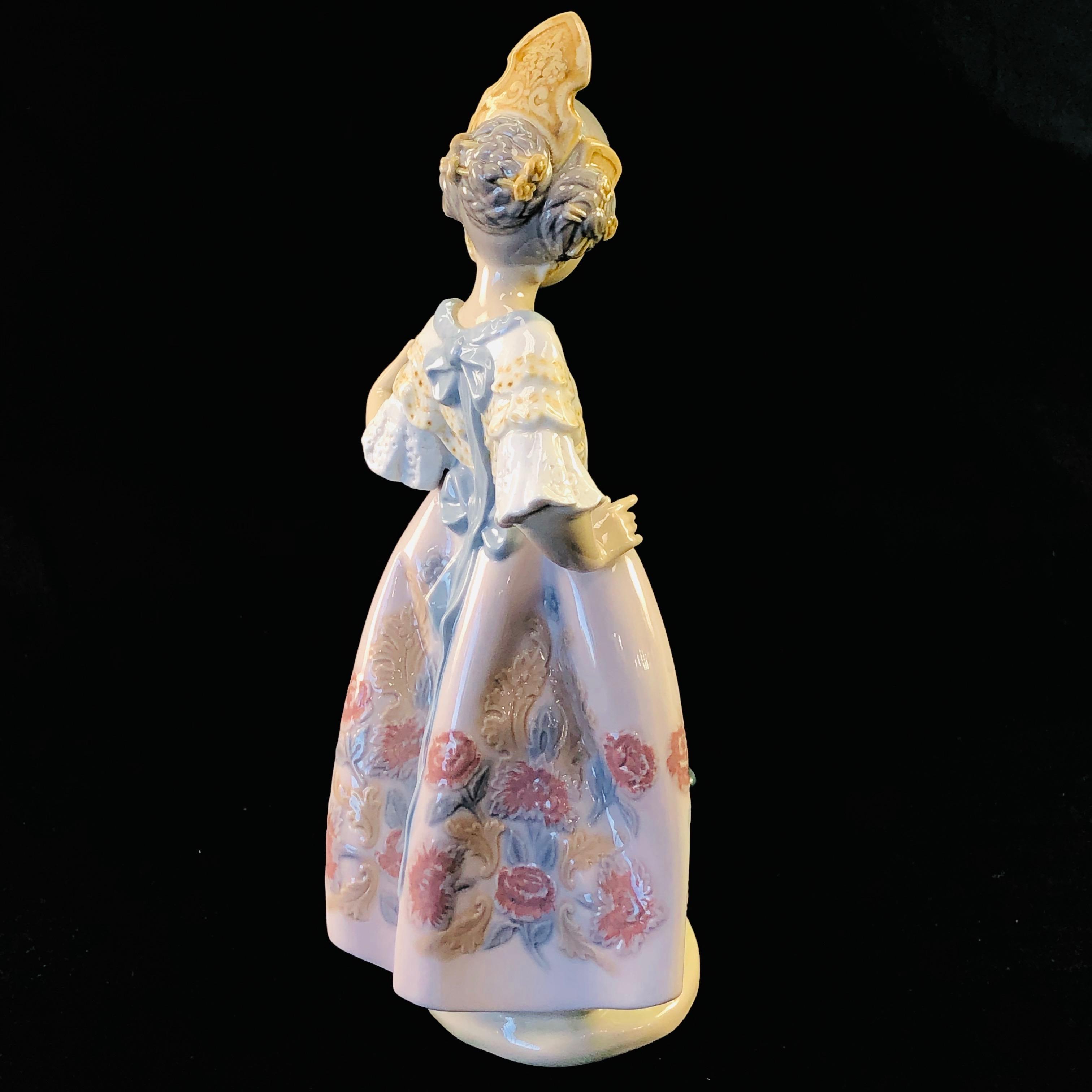 Estate Lladro #5254 "Making Paella" porcelain figurine with original box