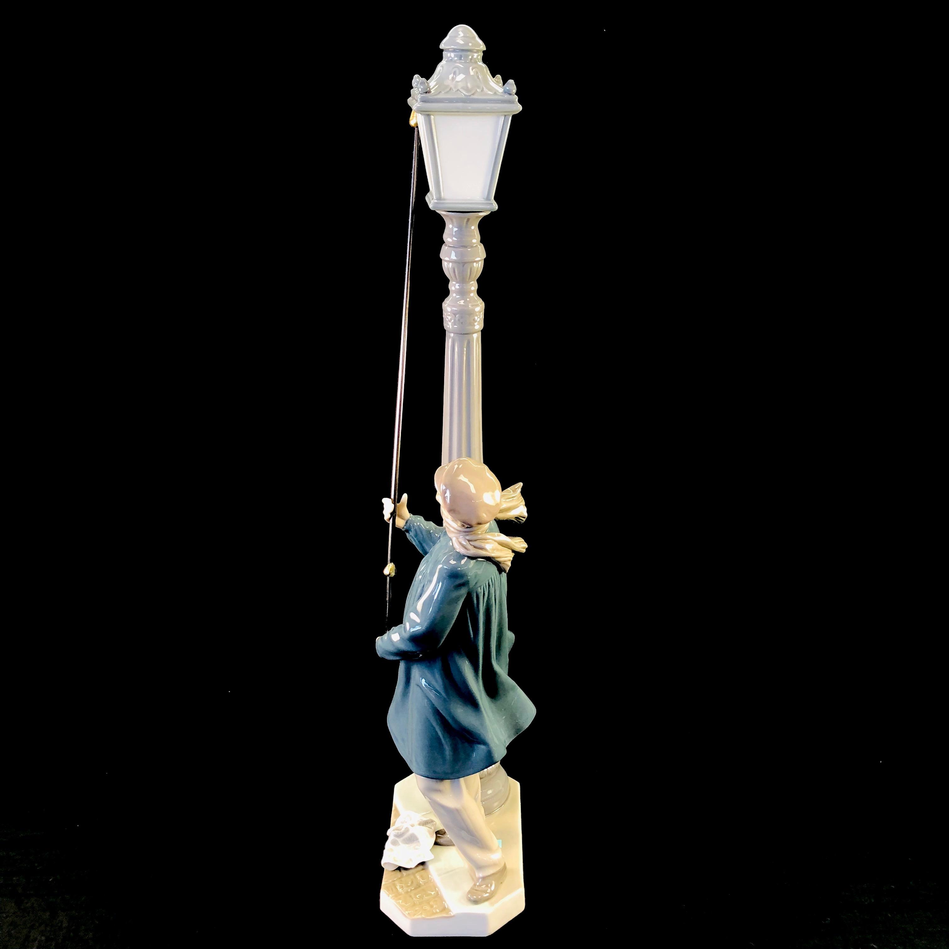 Estate Lladro #5205 "The Lamplighter" porcelain figurine with original box