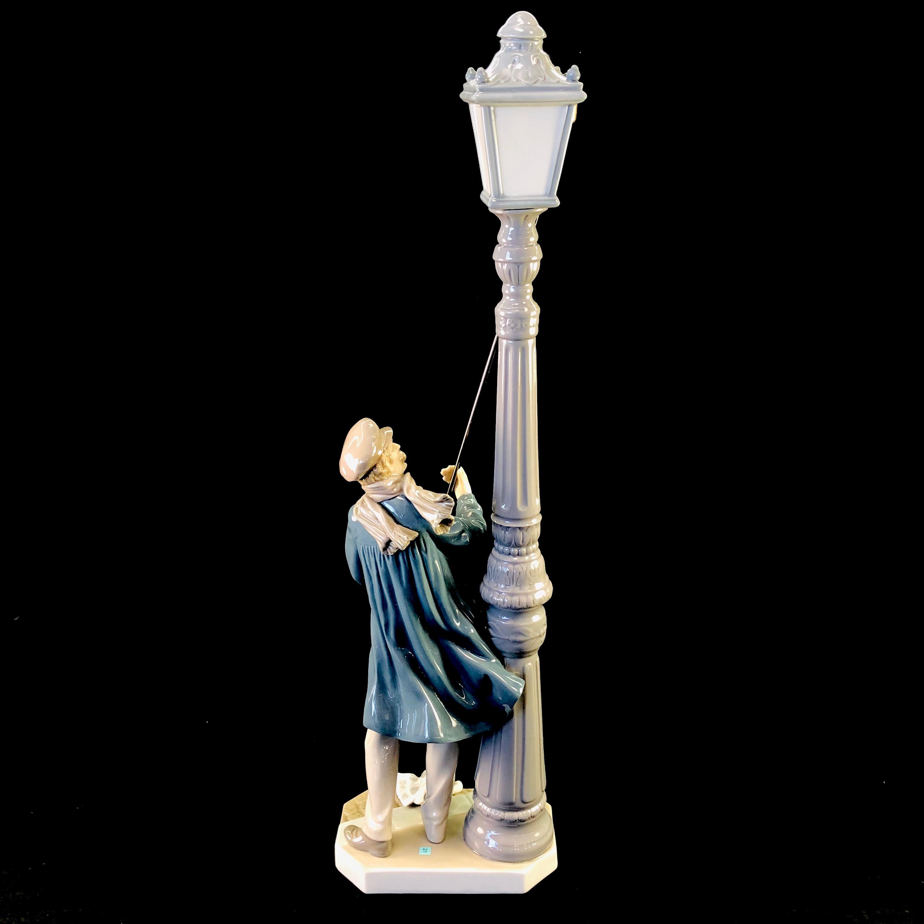 Estate Lladro #5205 "The Lamplighter" porcelain figurine with original box