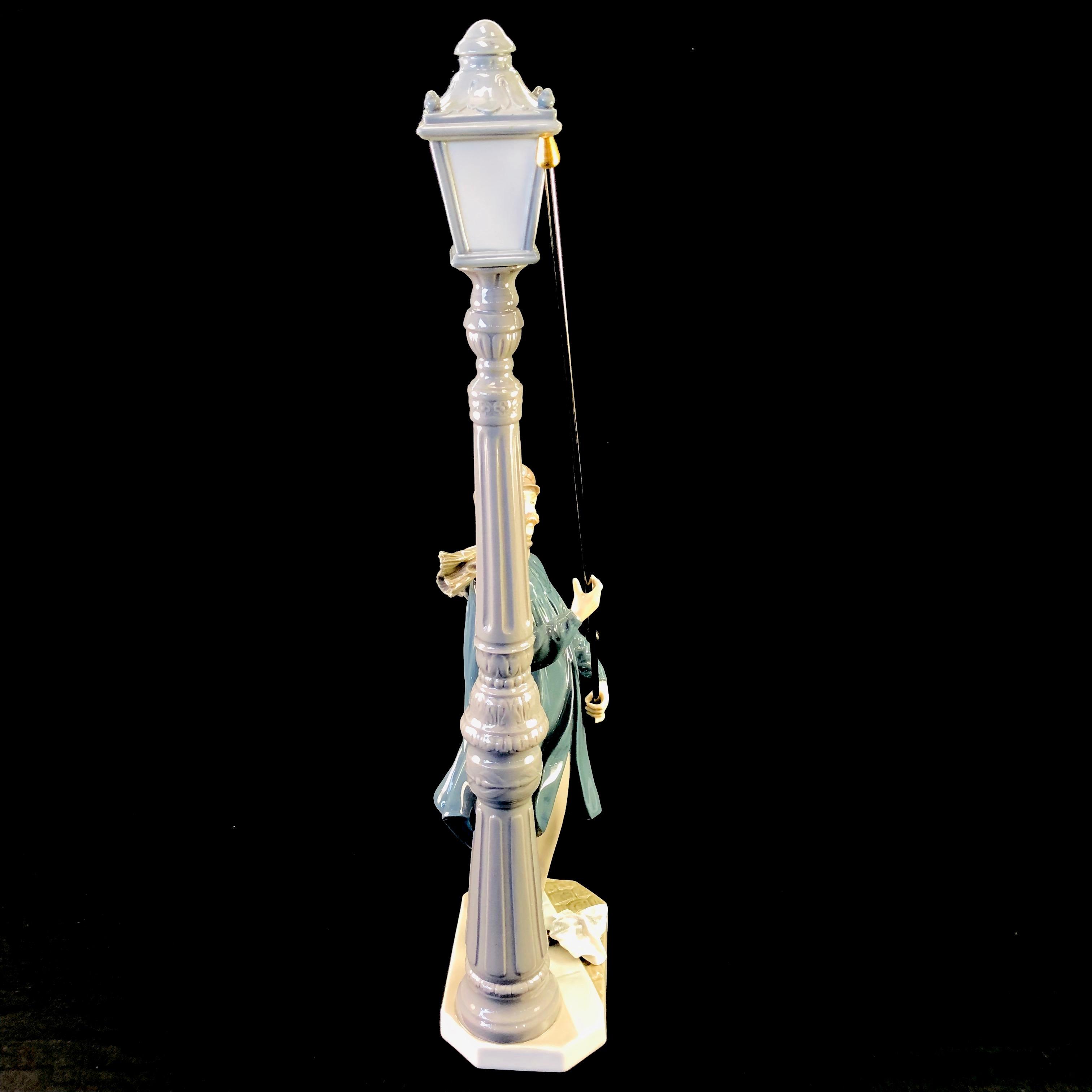 Estate Lladro #5205 "The Lamplighter" porcelain figurine with original box