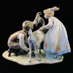 Estate Lladro #5753 "Hold Her Still" porcelain figurine with original box