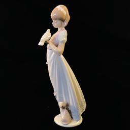Estate Lladro #7611 "Summer Stroll" porcelain figurine with original box