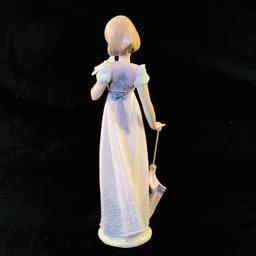 Estate Lladro #7611 "Summer Stroll" porcelain figurine with original box