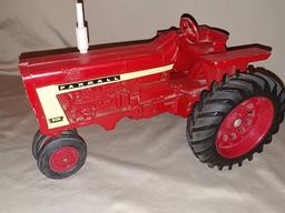 Farmall 806 Flat top Fenders Orig. 1/16