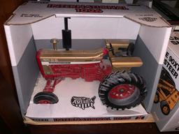 Case International 1026 1/16 Scale Toy Tractor with Box