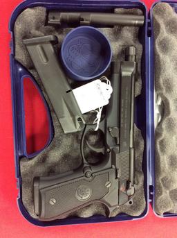 Beretta Md. 92FS, 9mm Pistol with case