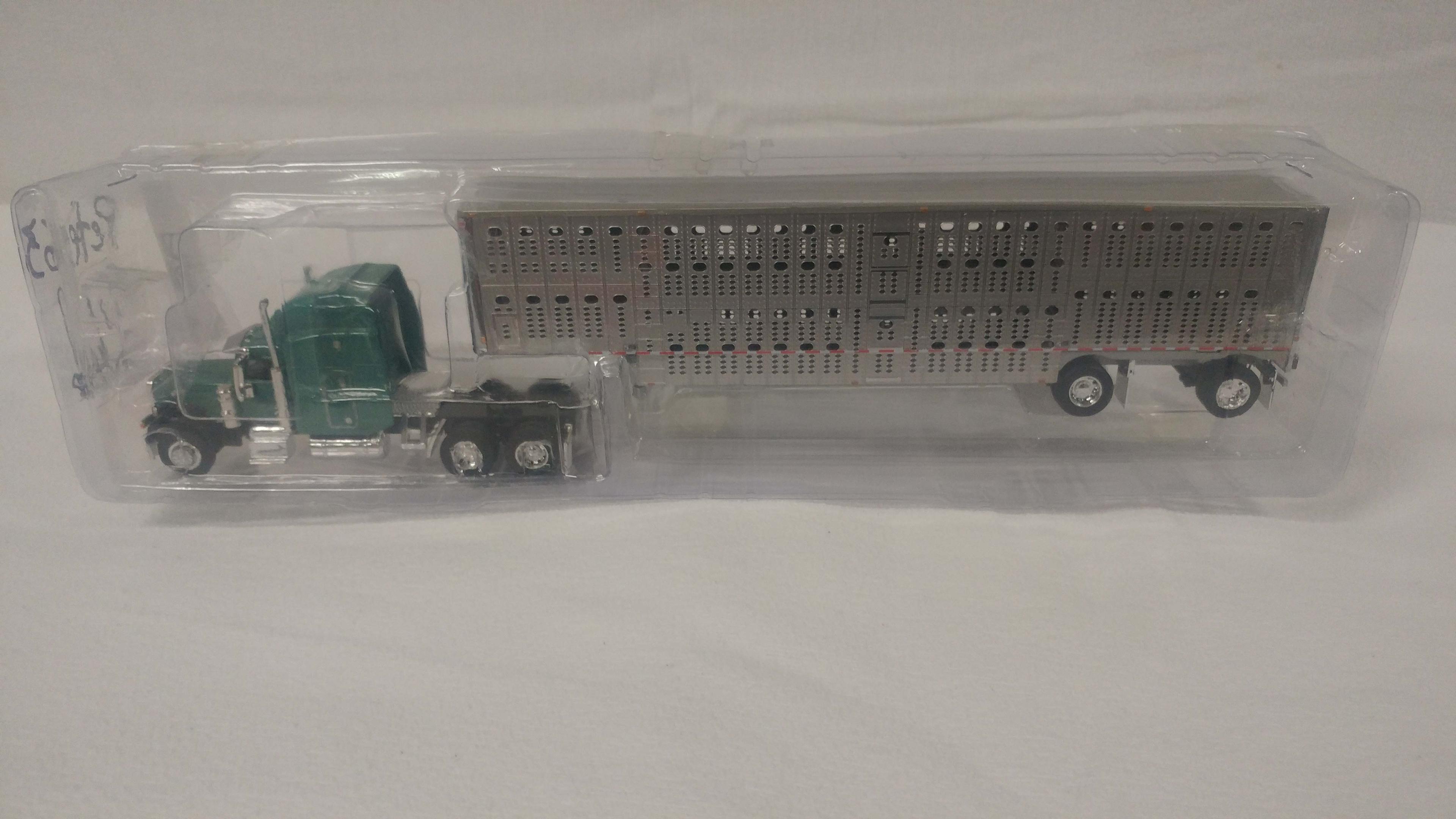 DCP Livestock Trailer with Pete 379 Semi 1/64