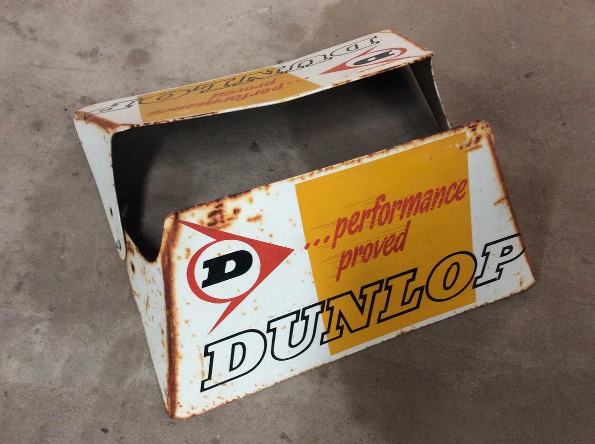 Dunlop Tire Display