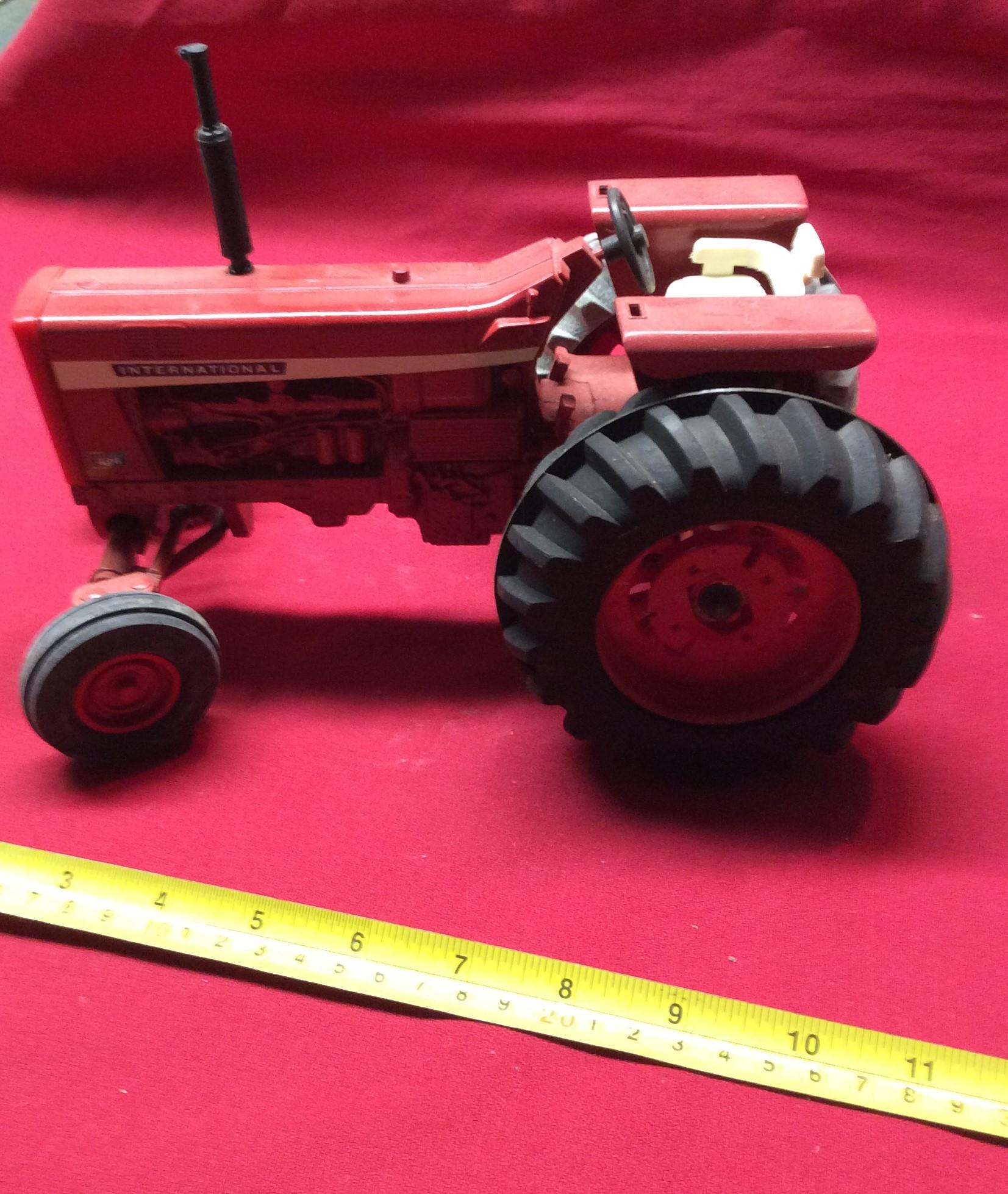 International  Tractor  1/16