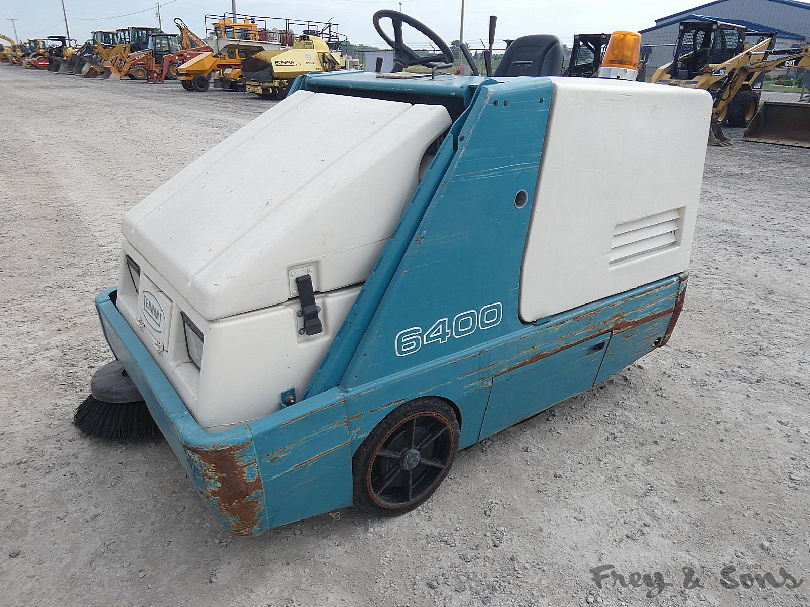 Tennant 6400 Sweeper, SN:6400-2578, LPG Kubota, New Brushes, 4292 hrs.