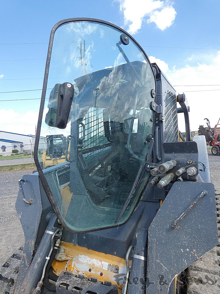 2012 Deere 333D Crawler Skidloader, SN:211496, Cab / Air, Aux Hyd, QT GP Bu