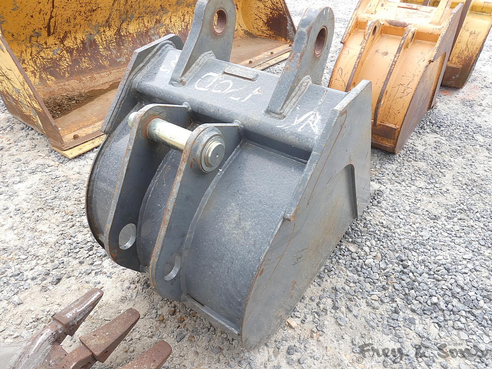 24'' Case 580SN TLB Bucket