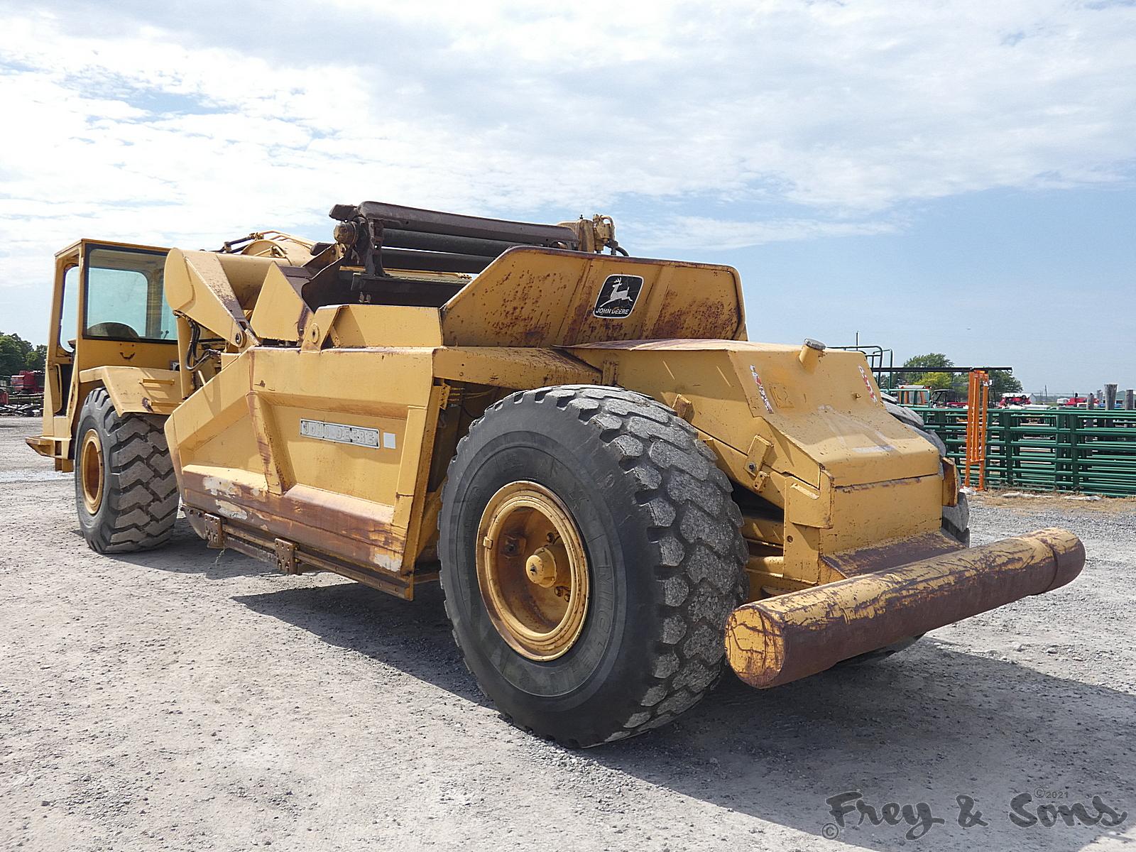 Deere 762 Self-Loading Scraper, SN:2423T, Engine has JD Reman SN Tag.