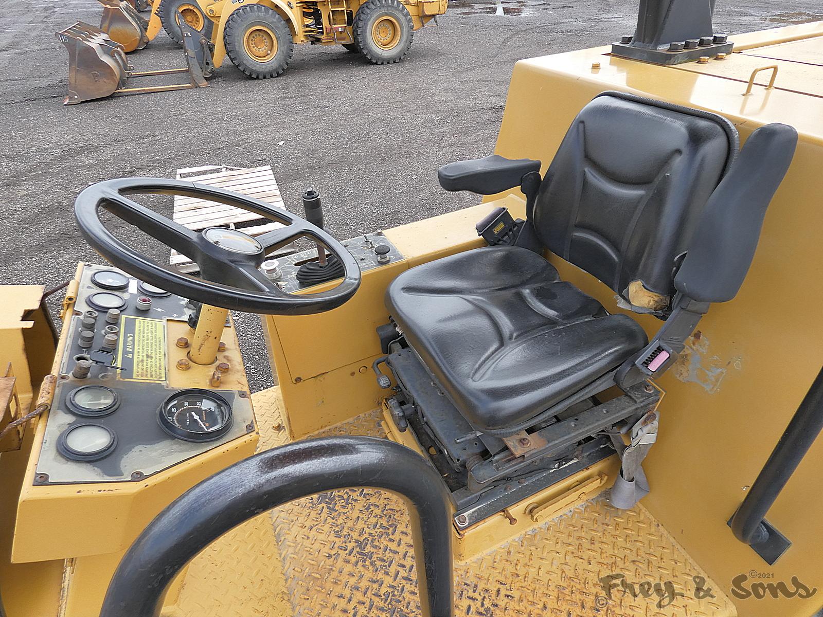 1992 Cat CP563 Padfoot Vibratory Compactor, SN:1YJ00282, ROPS, 23.1x26 Tire