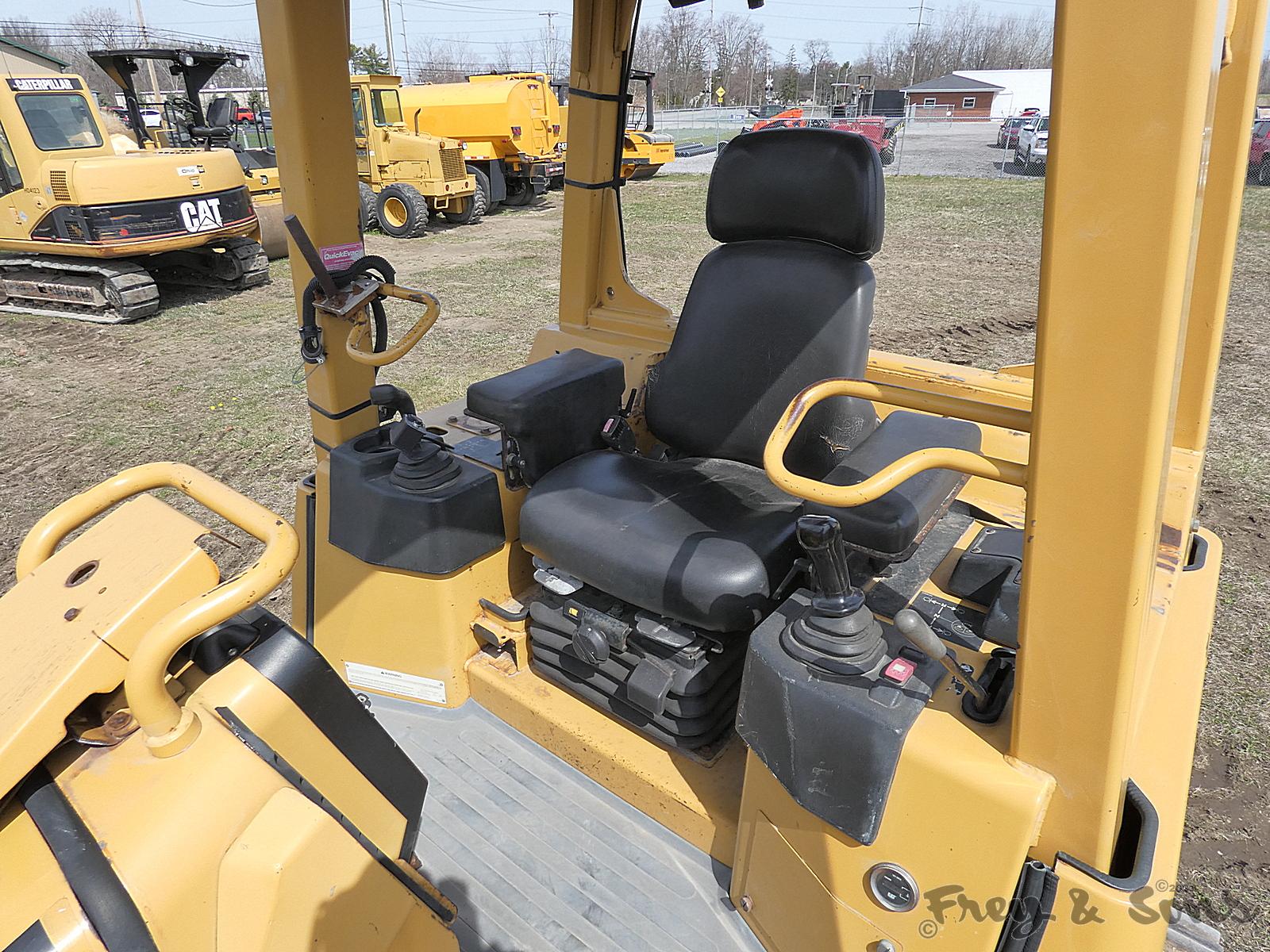 2007 Caterpillar D5G XL Dozer, SN CAT00D5GEWGB02831, ROPS, 6 way blade, Pre