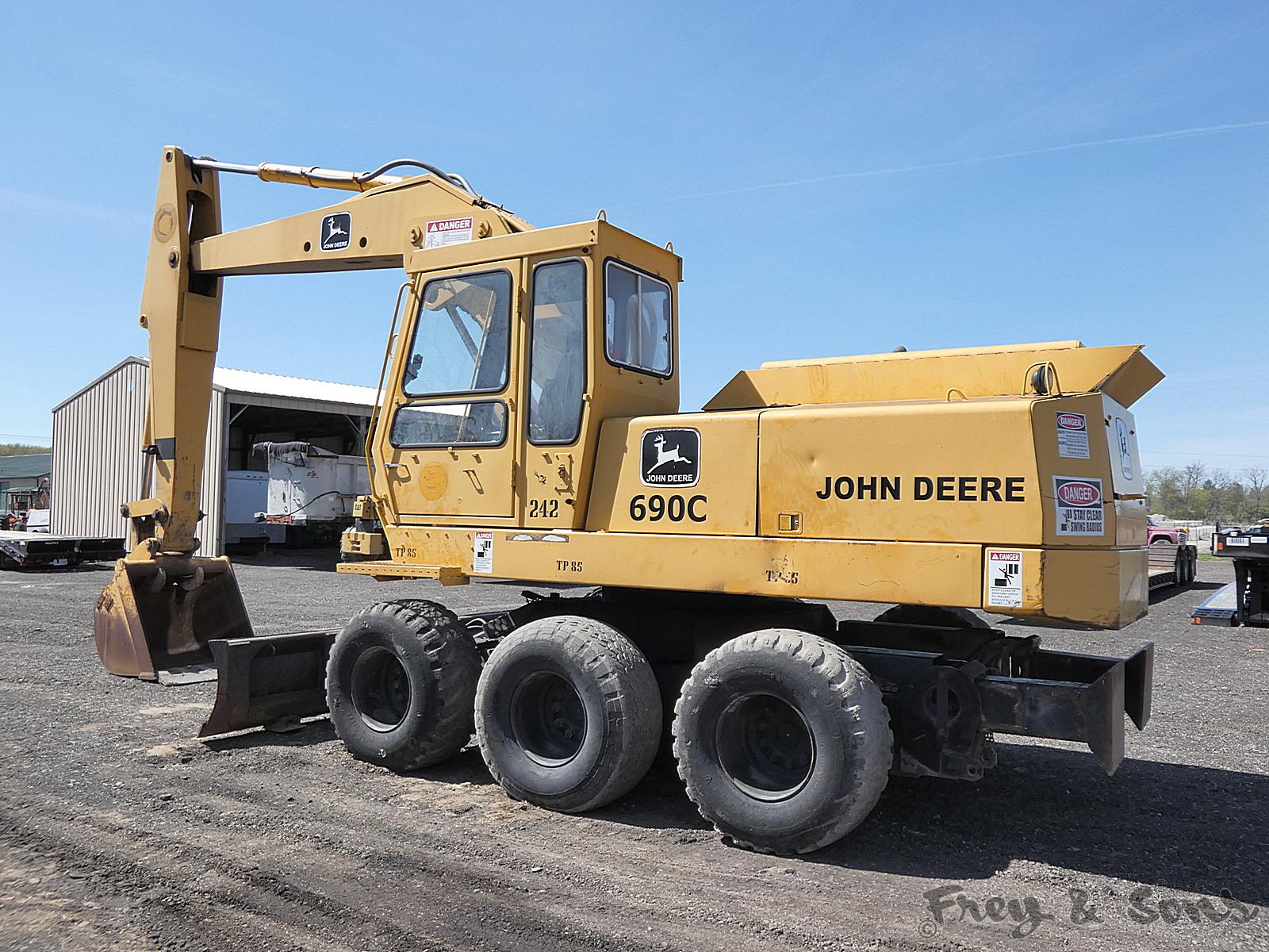 1986 John Deere 690C RT Excavator, SN:511369, Aux. Hyd., QT Bucket, 6 Way B