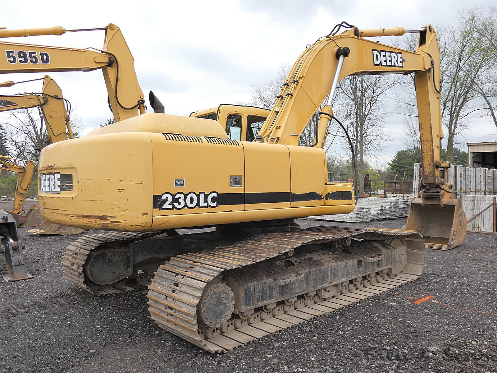 John Deere 230LC Hydraulic Excavator, SN:601039, JRB Qt 48'' Bucket, 10,565