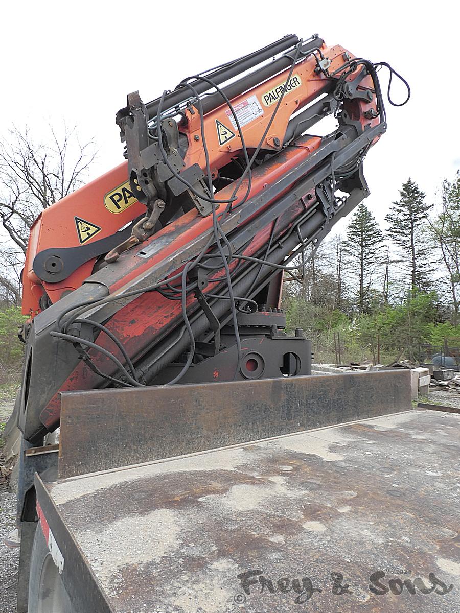 2000 Kenworth T800 Knuckleboom Flatbed Triaxle Truck, SN:1XKDD09X3YJ842556,