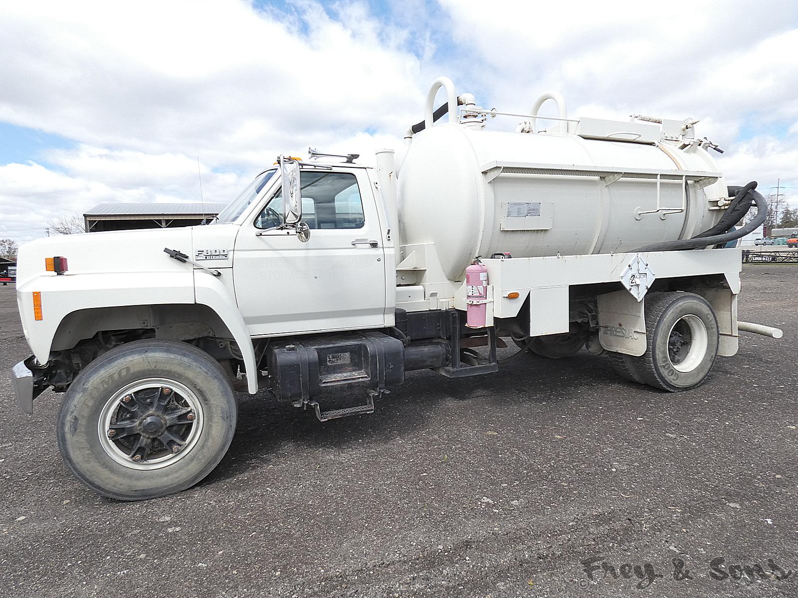 1989 Ford F800 Vacuum Truck, SN:1FDXK84A1KVA10418, '89 Presvac 2000g Tank,