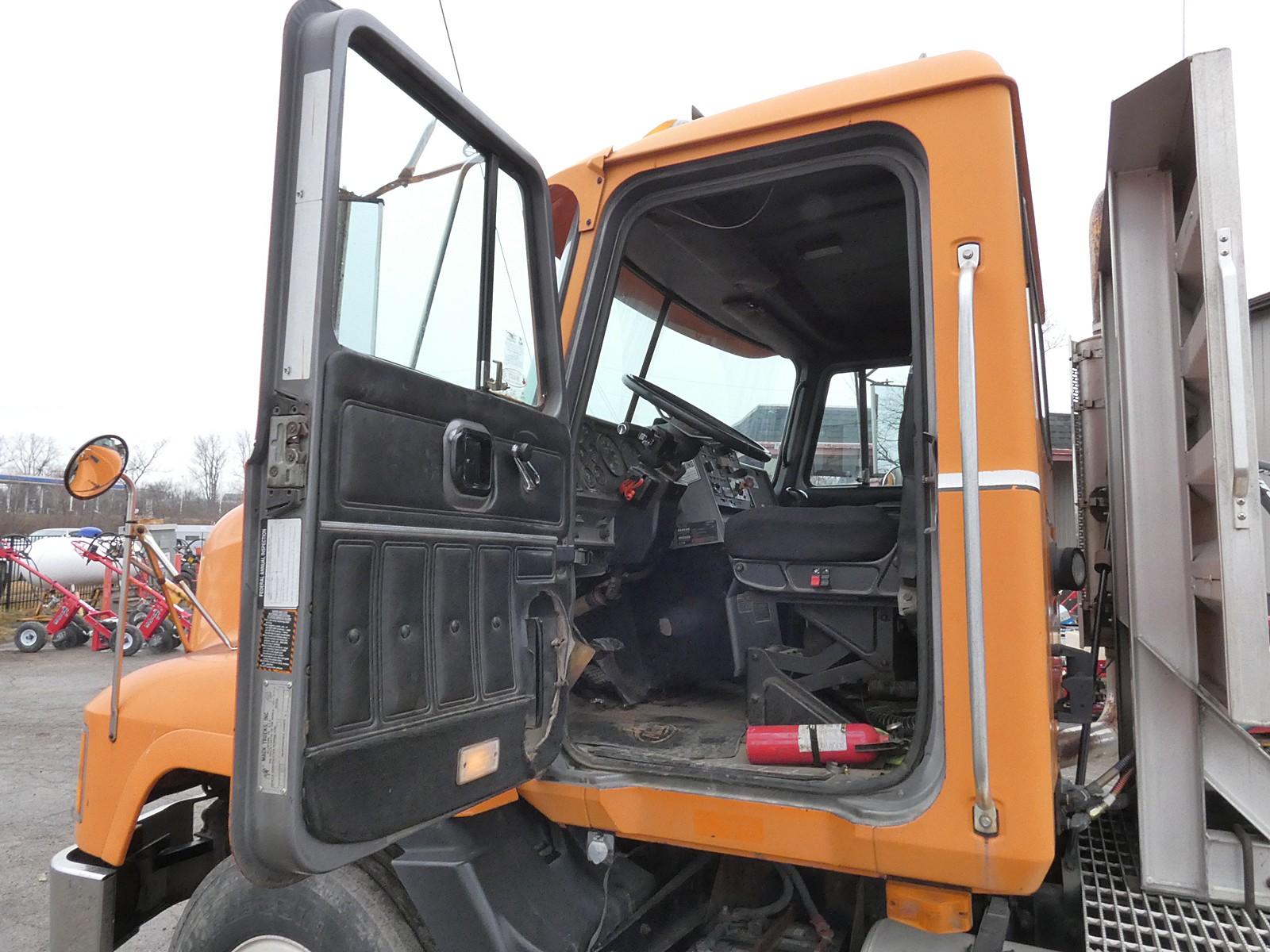 1999 Mack CH613 Tandem Truck Tractor, SN:1M2AA18Y8XW107818, Mack E7-427, 10