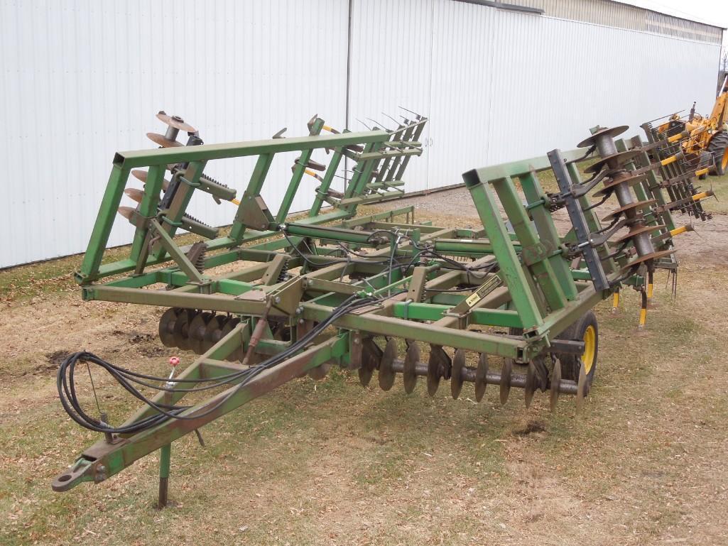 John Deere 722, 19.5 ft Coil Tine Soil Finisher with Five bar mulcher