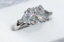 5.31 CTTW RADIANT CUT DIAMOND RING W/ 4.01 CARAT CENTER STONE ($65,000.00 APPRAISAL)