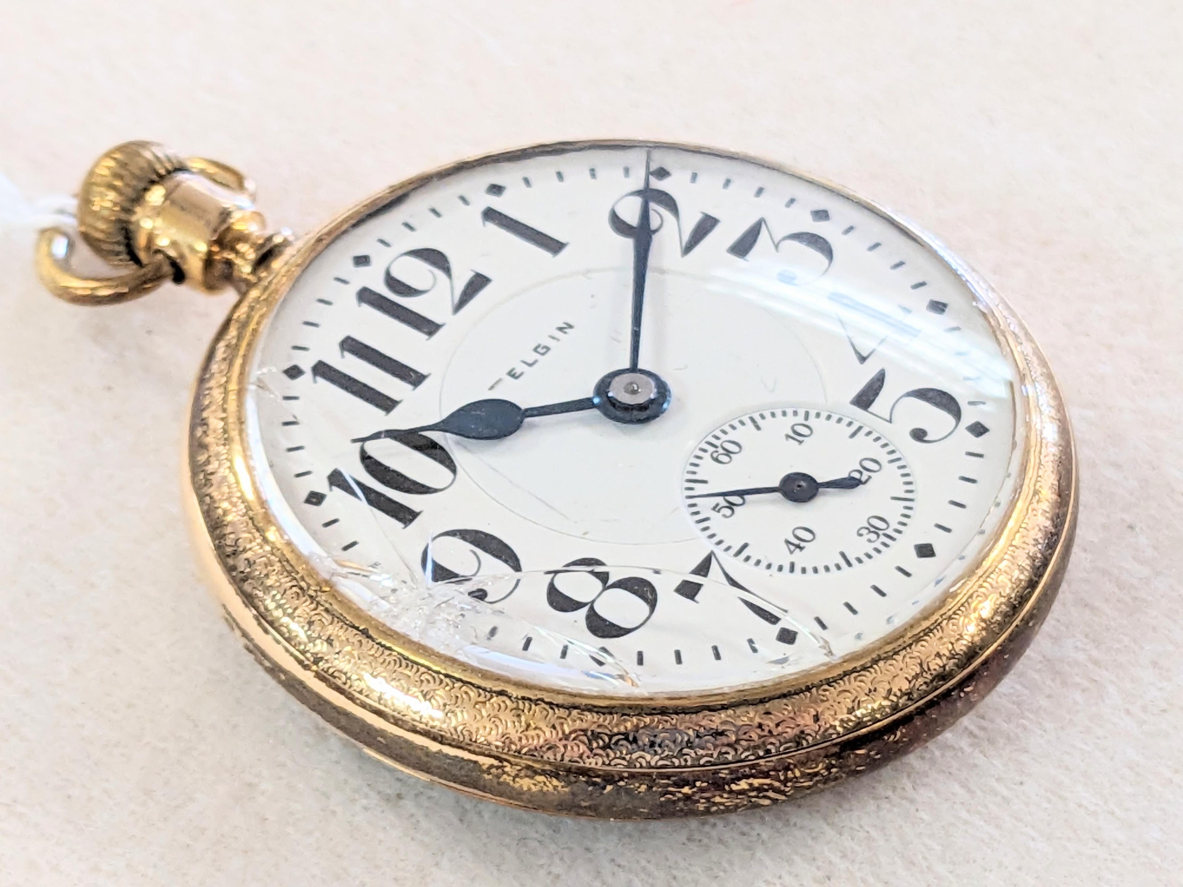 17 JEWEL ELGIN WATCH CO. POCKET WATCH (NEEDS NEW CRYSTAL)