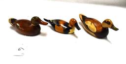 3 SMALL HAND CARVED MASON STYLE DECOYS TO INCLUDE 1 MALLARD, 1 PINTAIL AND 1 WOOD DUCK